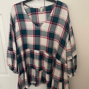 🌹Beautiful plaid blouse very roomy 🌹
